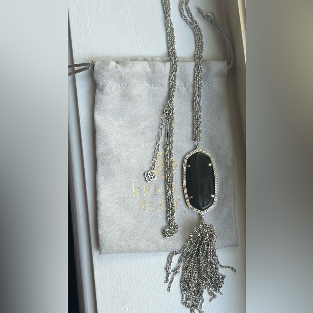 Kendra Scott necklace